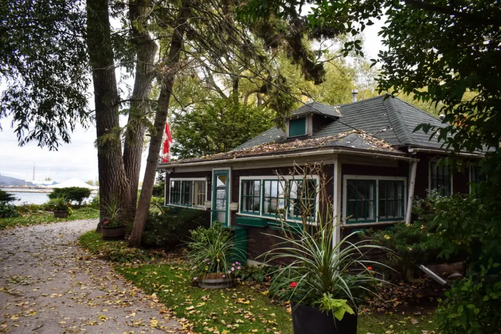 The gorgeous homes on Toronto Island