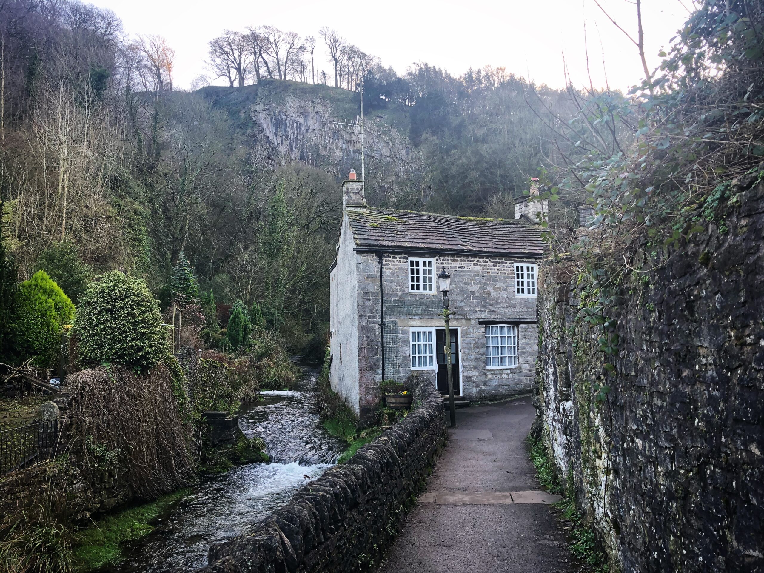 10 beautiful places to visit in the Peak District for the perfect Peak District day trip itinerary