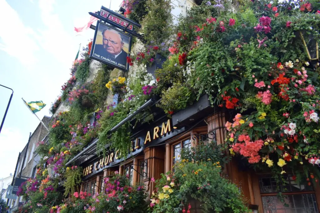 busiest tourist season in london