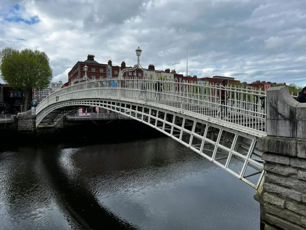 places to visit between dublin and cork